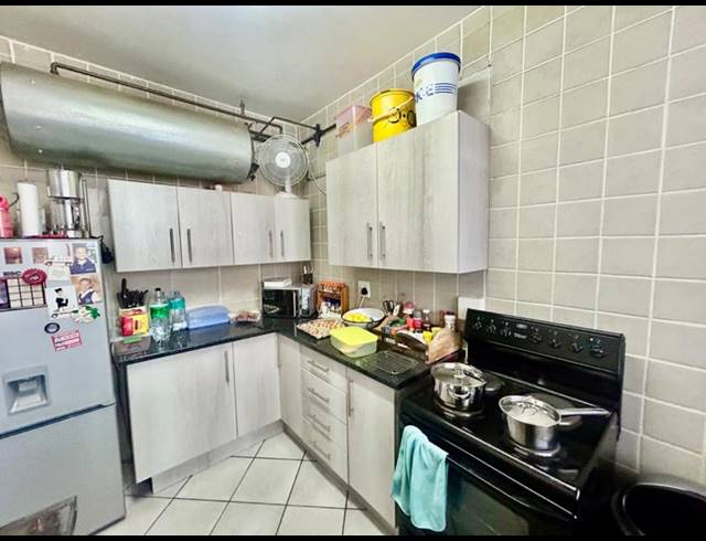 2 BEDROOM APARTMENT FOR SALE IN VANDERBIJLPARK CW 2